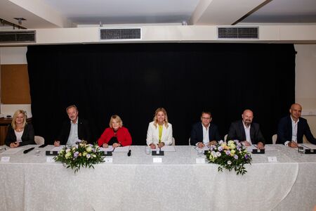 Podpis pogodbe o širitvi ZD Domžale_Eva Žurbi za Občino Domžale (1)